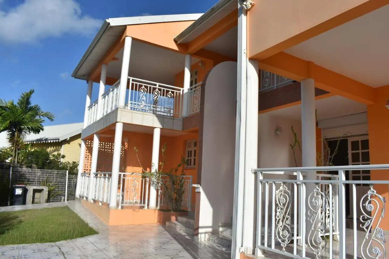 Bas De Villa Meuble Jumelee Bareto 0*,  Martinique